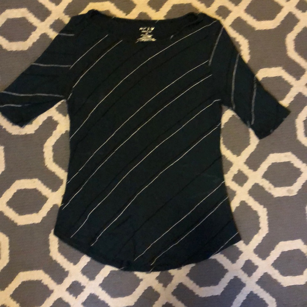 Half-sleeve tee